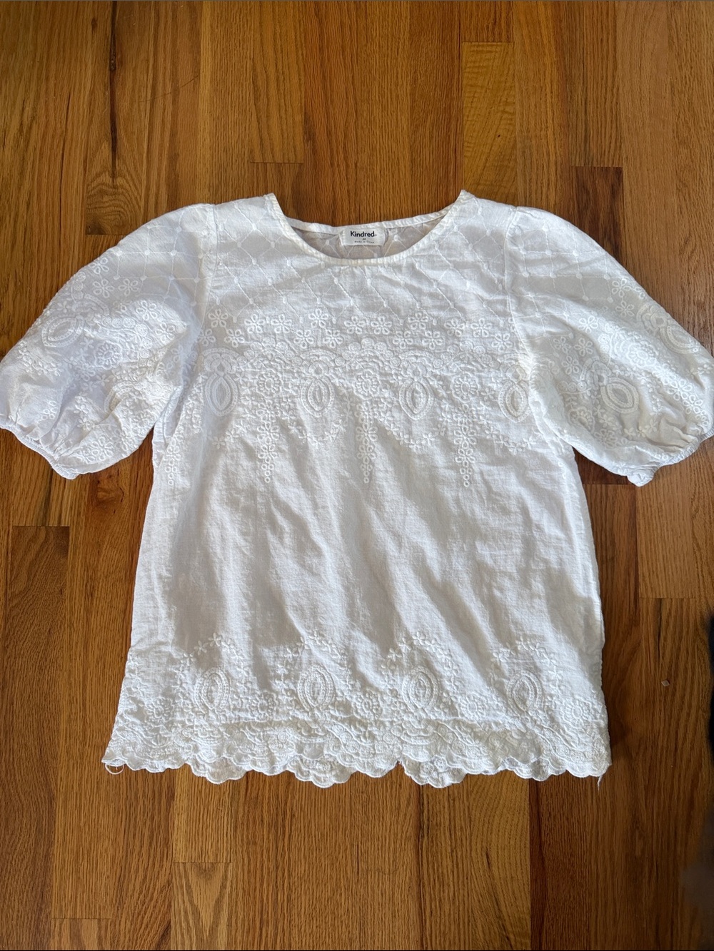 Anthropologie Kindred White light weight Eyelet Puff-Sleeve Top M 100% Cotton